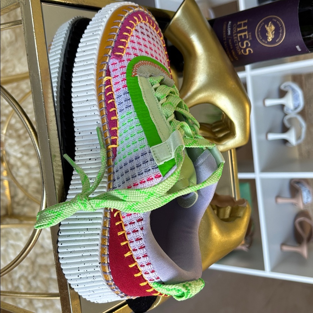 Size 6 Berness Sneaker